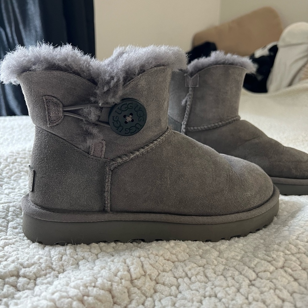 Ugg Mini Bailey Button - image 4